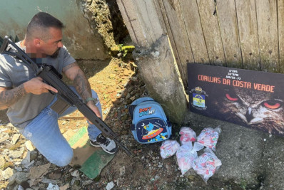 P2 prende suspeito de tráfico de drogas no Frade e faz apreensão na Glória