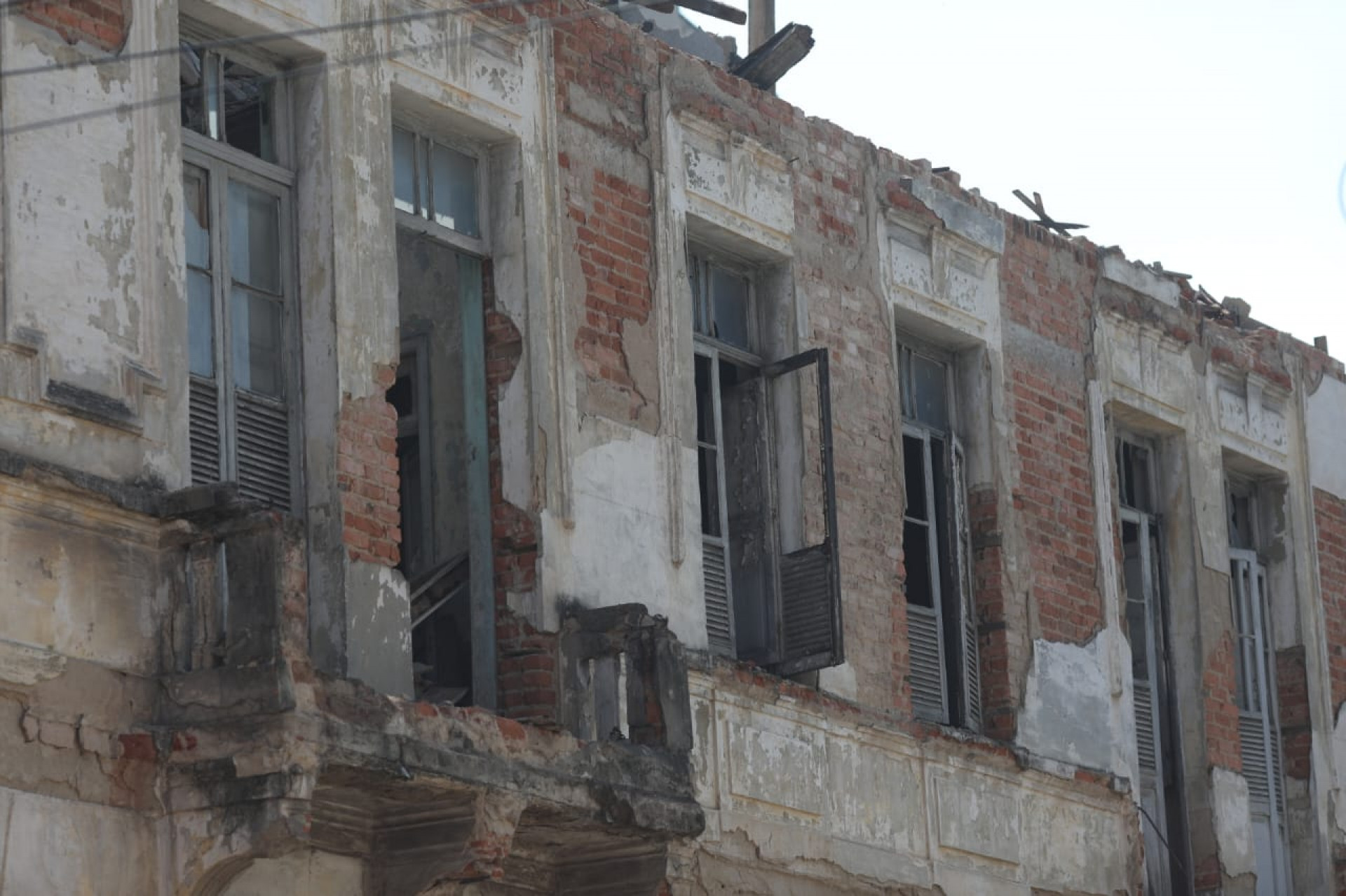 Casarão que desabou no Centro está sendo demolido - Pedro Teixeira/Agência O DIA