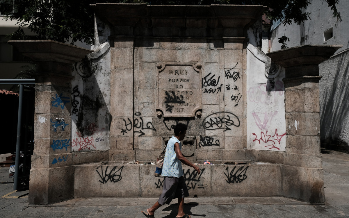 Os órgãos públicos, no entanto, não chegam a uma acordo sobre quem é responsável pela manutenção - PEDRO TEIXEIRA/ AGENCIA O DIA                                                                                                                                                                                                                                  