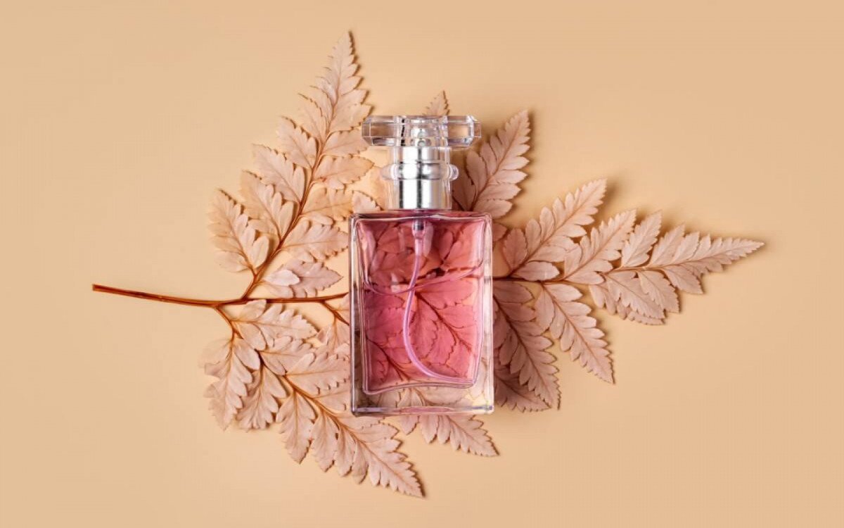 Os perfumes de outono trazem sensa&ccedil;&atilde;o envolvente e sofisticada (Imagem: Igisheva Maria | Shutterstock)