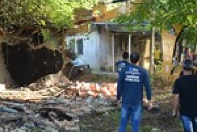 Construções irregulares perto de presídios de Bangu são demolidas