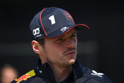 Verstappen curte post com críticas à Red Bull por troca de Liam Lawson