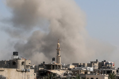 Defesa Civil de Gaza anuncia 20 mortos em bombardeio israelense contra área residencial