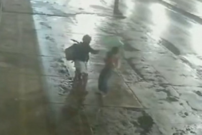 Jovem é agredida por não saber dar informação a motociclista na Avenida Brasil