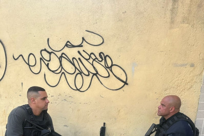 PMs prendem homem com fuzil em Brás de Pina