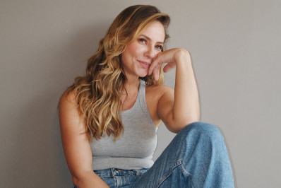 Paolla Oliveira posa com pets e avisa que a família vai crescer: 'Vem aí'