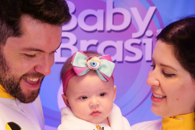 Ex-BBBs Andressa Ganacin e Nasser comemoram 'mêsversário' da filha com tema inspirado no reality