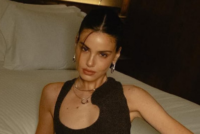 Camila Queiroz recebe elogios ao posar para cliques: 'Muito linda'