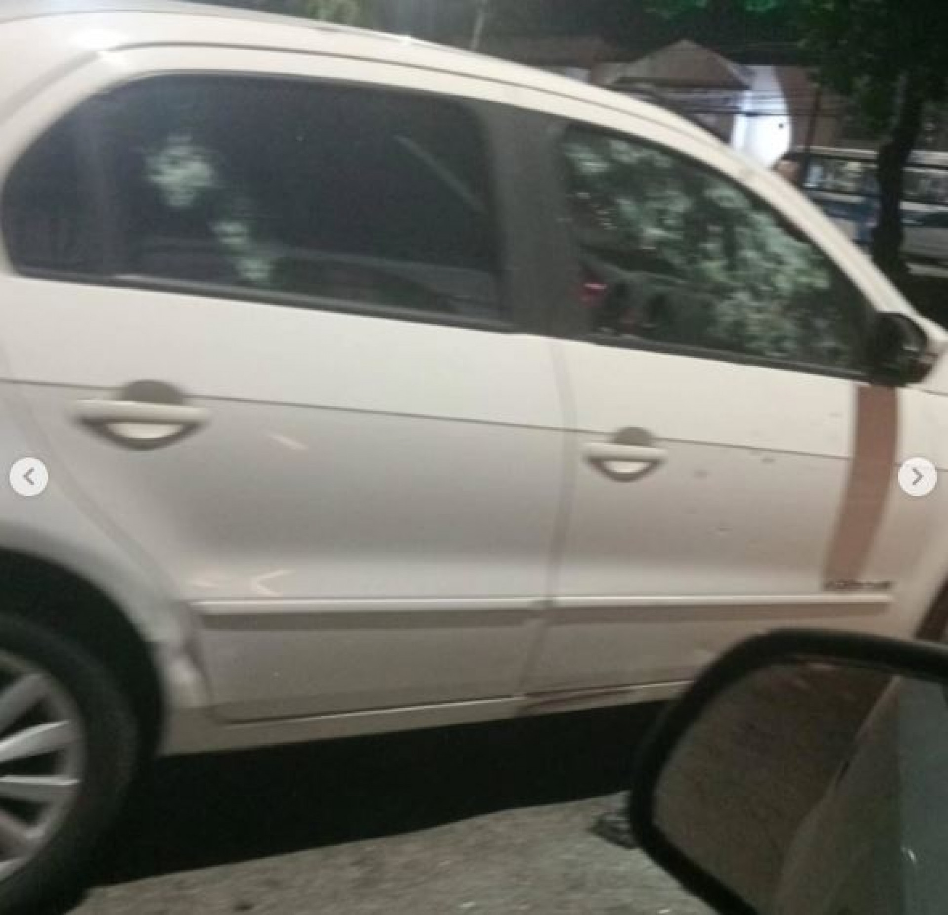 O veículo de José Carlos ficou com diversas marcas de tiros após ataque em Bangu - Rede Social