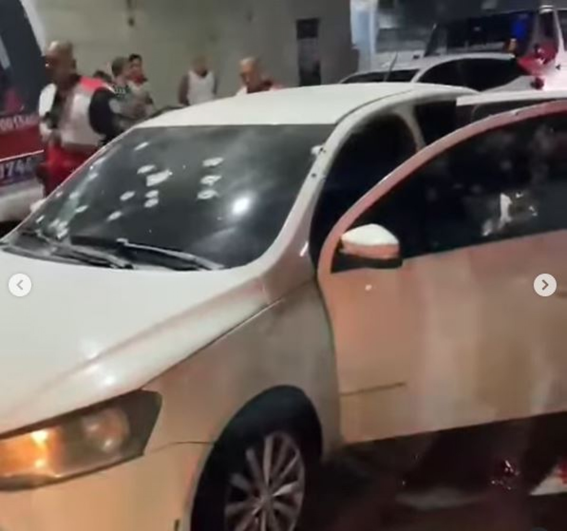 O veículo de José Carlos ficou com diversas marcas de tiros após ataque em Bangu - Rede Social