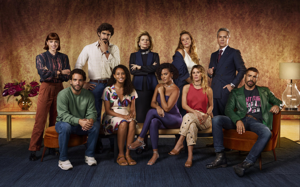 Parte do elenco de \'Vale Tudo\' reunido. Remake será a nova novela das 21h