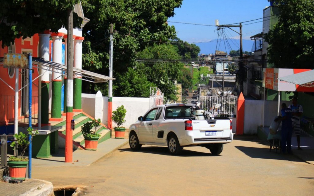 Carros-fumacês são utilizados pela Secretaria Municipal de Saúde