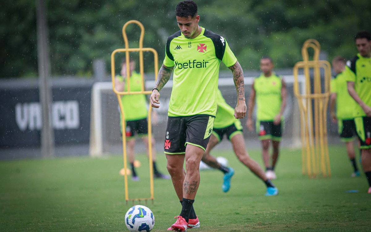 Adson comenta retorno ao Vasco; Lucas Freitas e Teixeira comemoram