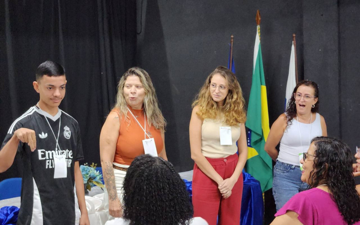 As aulas acontecem de segunda a quarta-feira. Além disso, às quintas-feiras, a professora Danielle Maciel atuará no projeto de alfabetização inclusiva