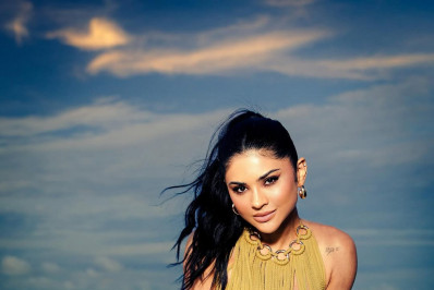 Mileide Mihaile aposta em vestido com franjas para festa de aniversário