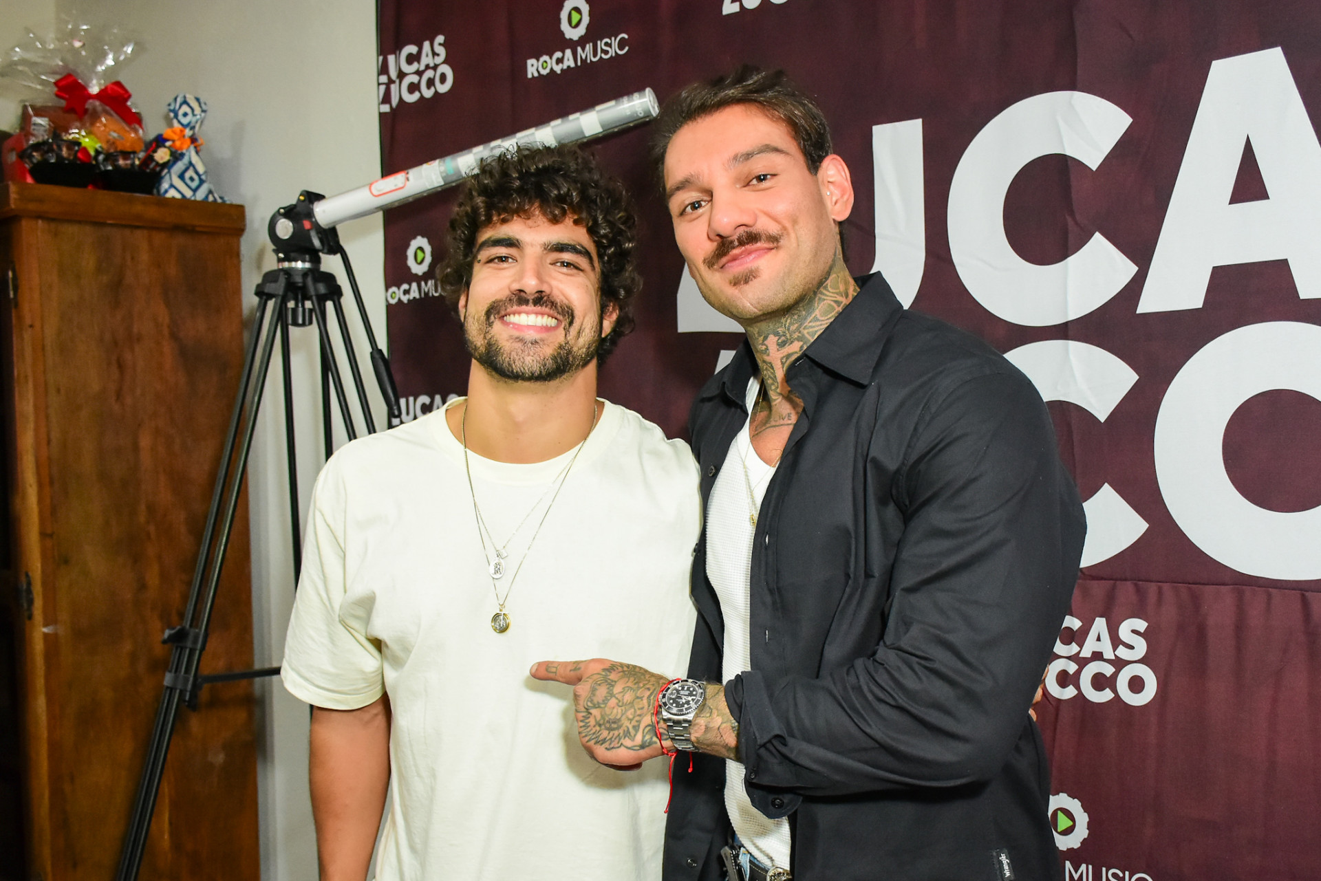 Caio Castro prestigia retorno de Lucas Lucco aos palcos - Will Dias / Brazil News