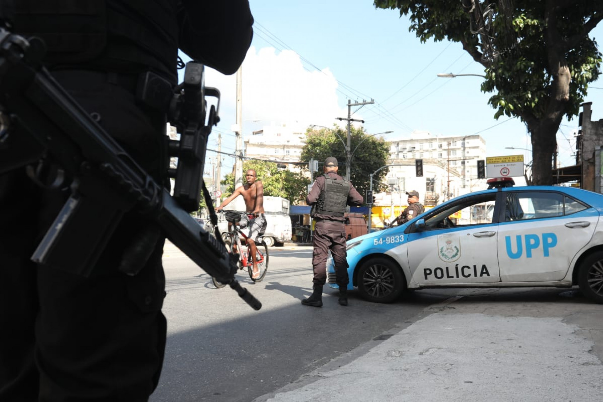 PMs atuam na Rua Barão do Bom Retiro, após o sequestro de 14 ônibus nos últimos dias - Pedro Teixeira/Agência O Dia