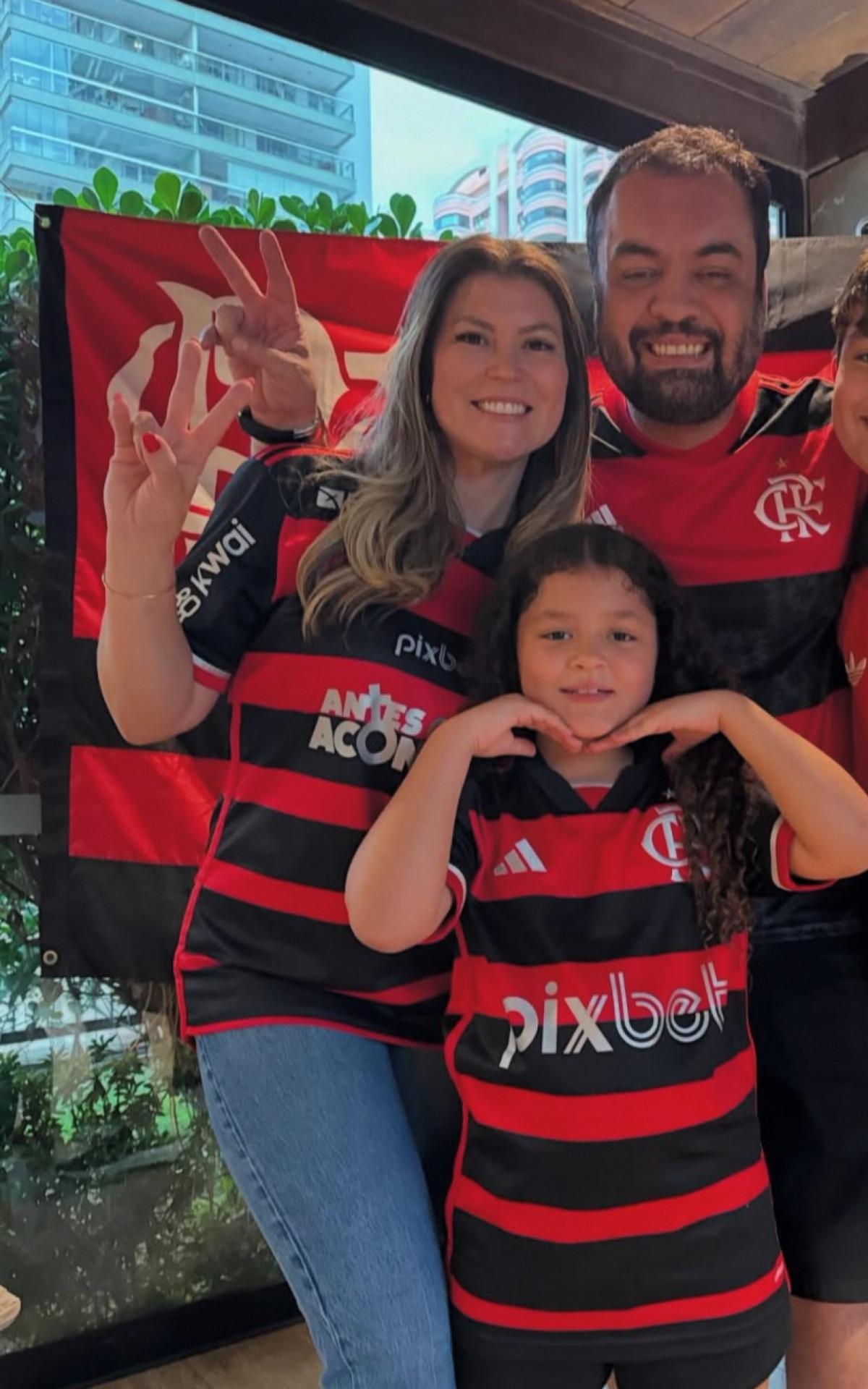 Cláudio Castro com a esposa Analine e os filhos João Pedro e Maria Eduarda - Reprodução Instagram