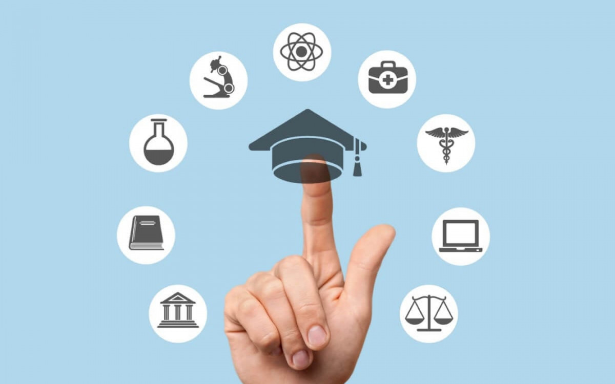A decis&atilde;o do curso da gradua&ccedil;&atilde;o &eacute; algo importante (Imagem: Billion Photos | Shutterstock)