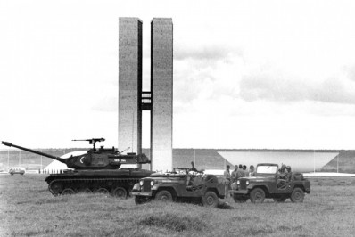 Governo Lula opta por silêncio sobre golpe de 1964, gerando críticas de aliados do PT