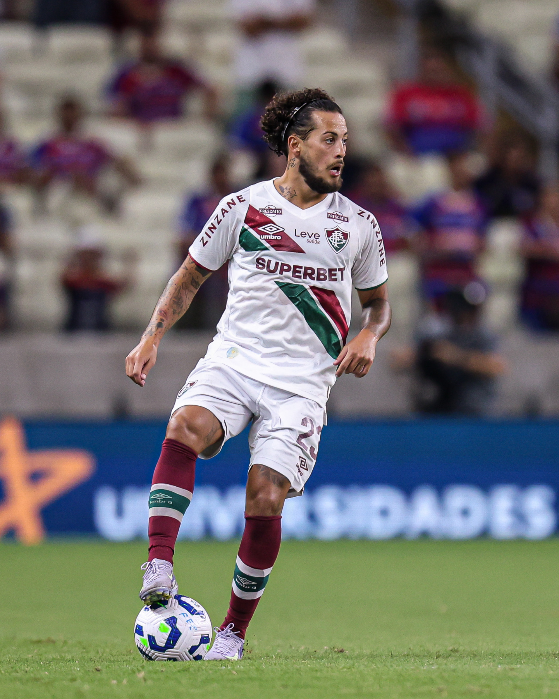 Guga ganhou a vaga de Samuel Xavier no Flu e começou a partida contra o Fortaleza - Marcelo Gonçalves / Fluminense FC