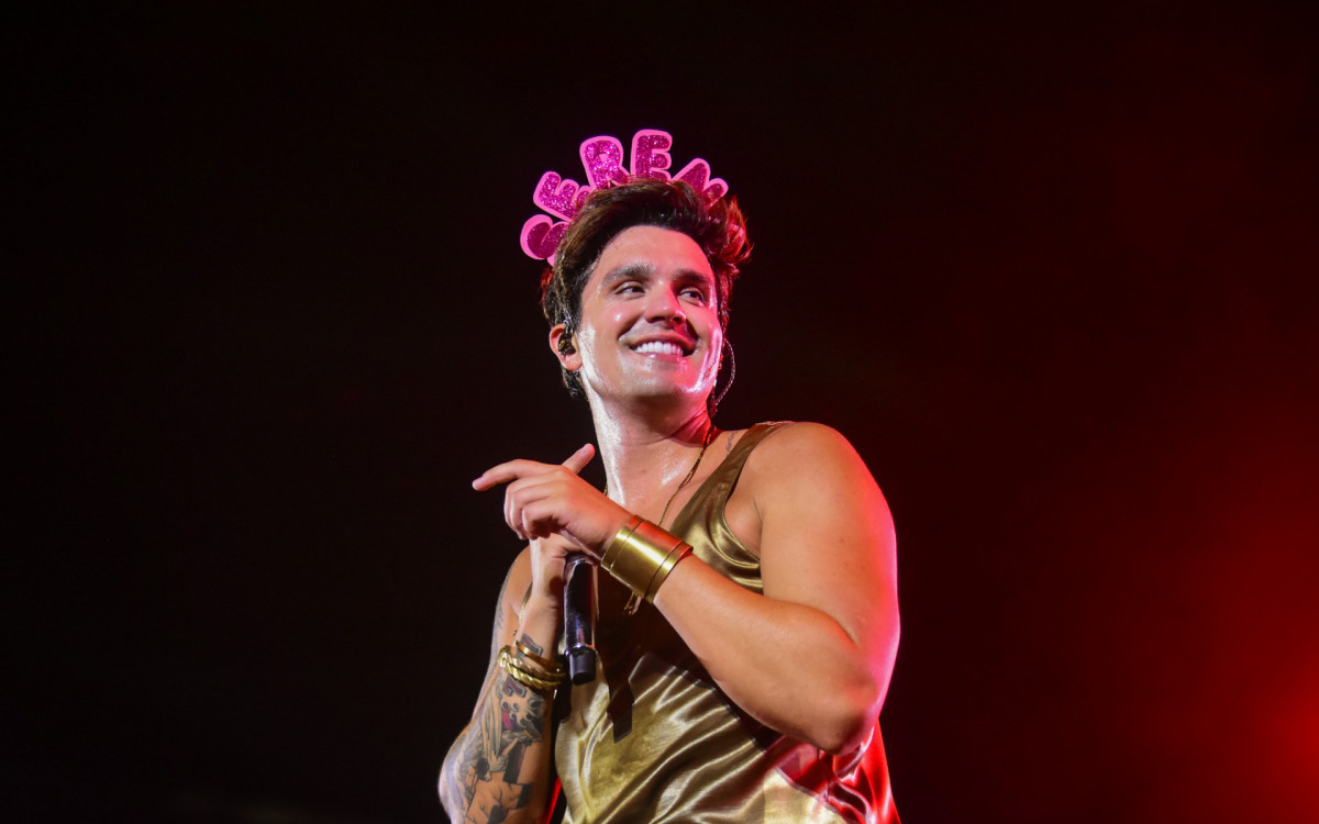 Luan Santana usou tiara com nome da filha no encerramento da turnê