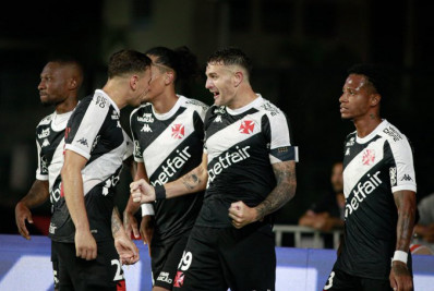 Veja os melhores momentos da vitória do Vasco sobre o Santos no Brasileirão 2025