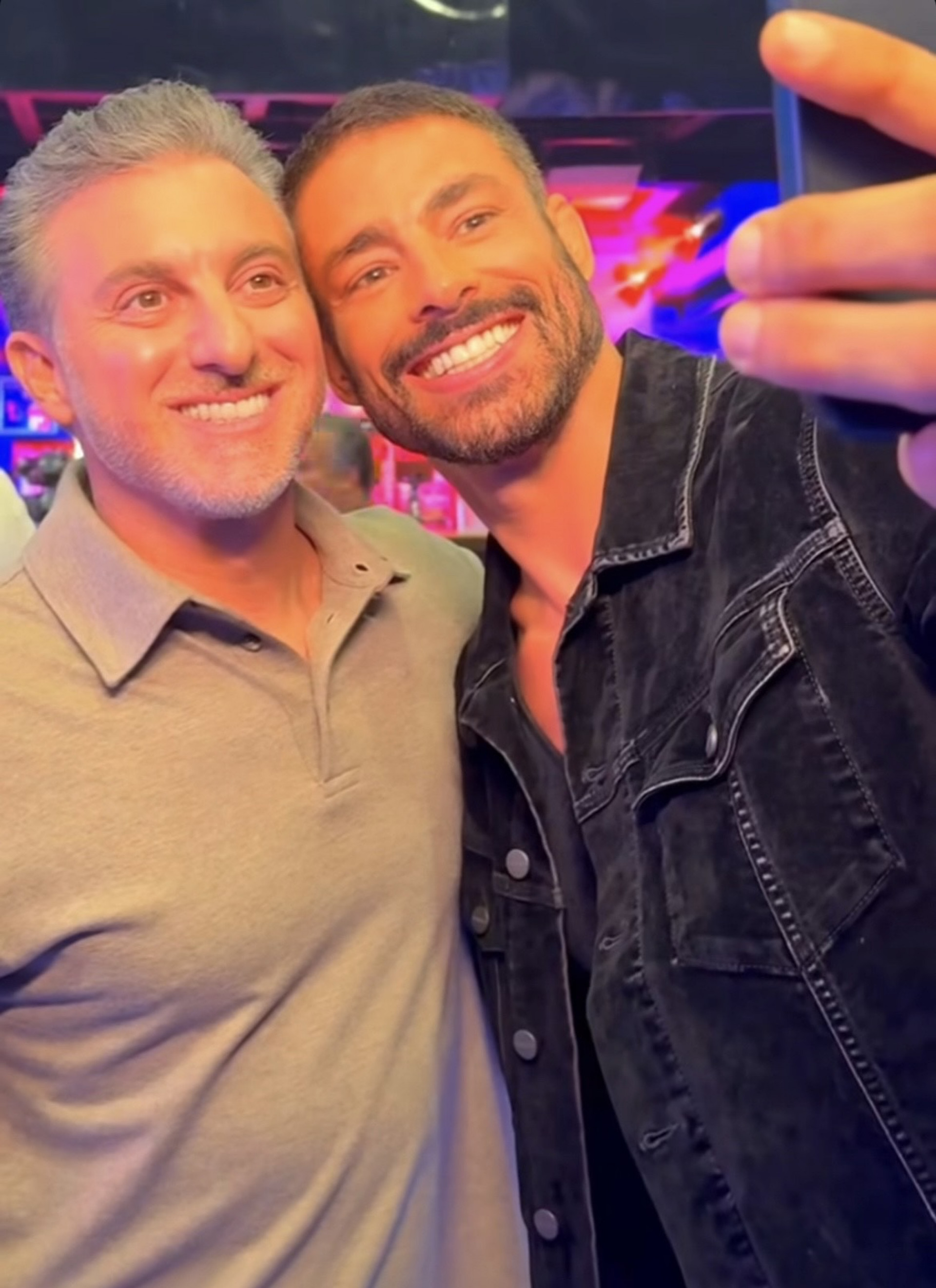 Cauã Reymond, de 'Vale Tudo', posou com Luciano Huck durante gravação - Reprodução / Instagram