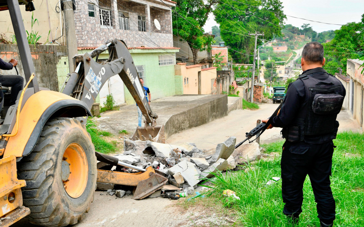 As barricadas, colocadas no Morro da Caixa D?água e na Vila Pauline foram retiradas