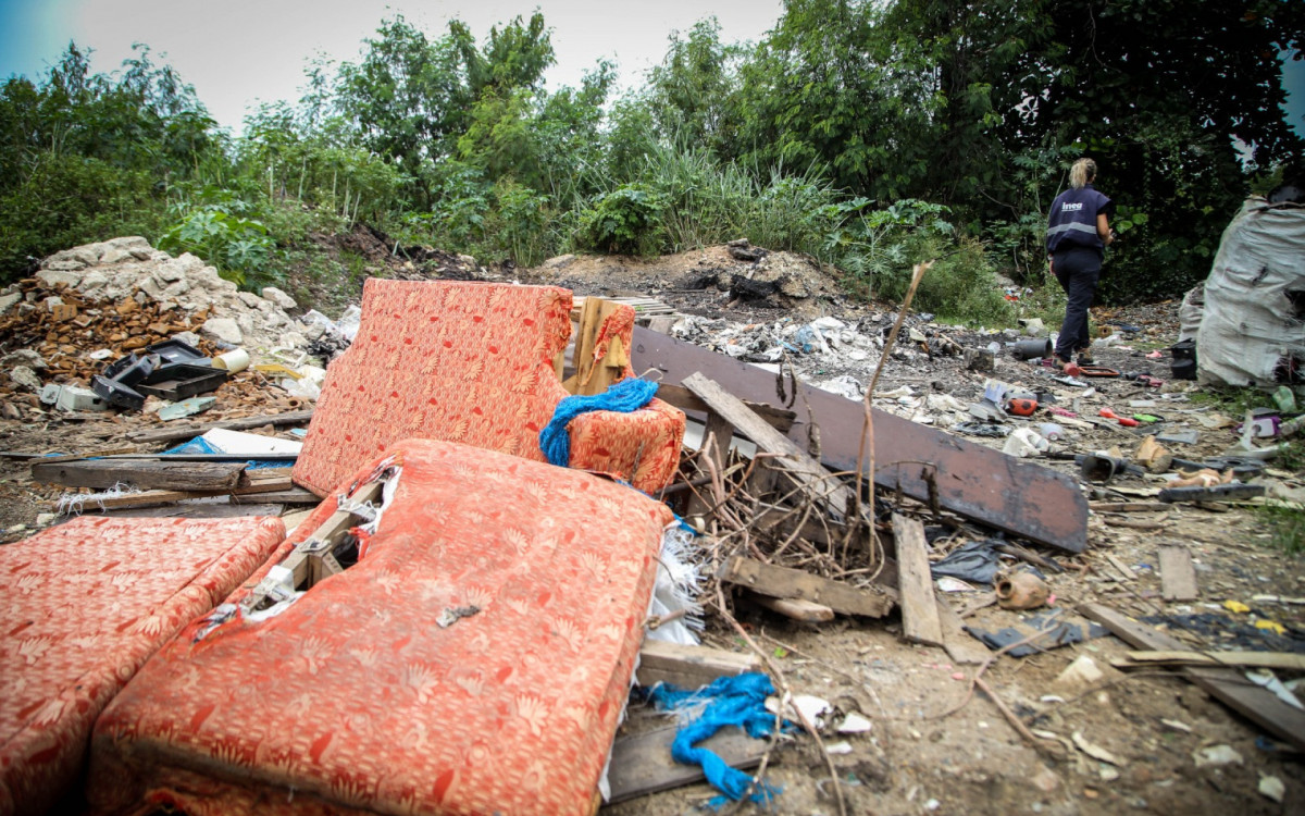 Lixo era despejado irregularmente em aterro sanitário clandestino no Jardim Gramacho