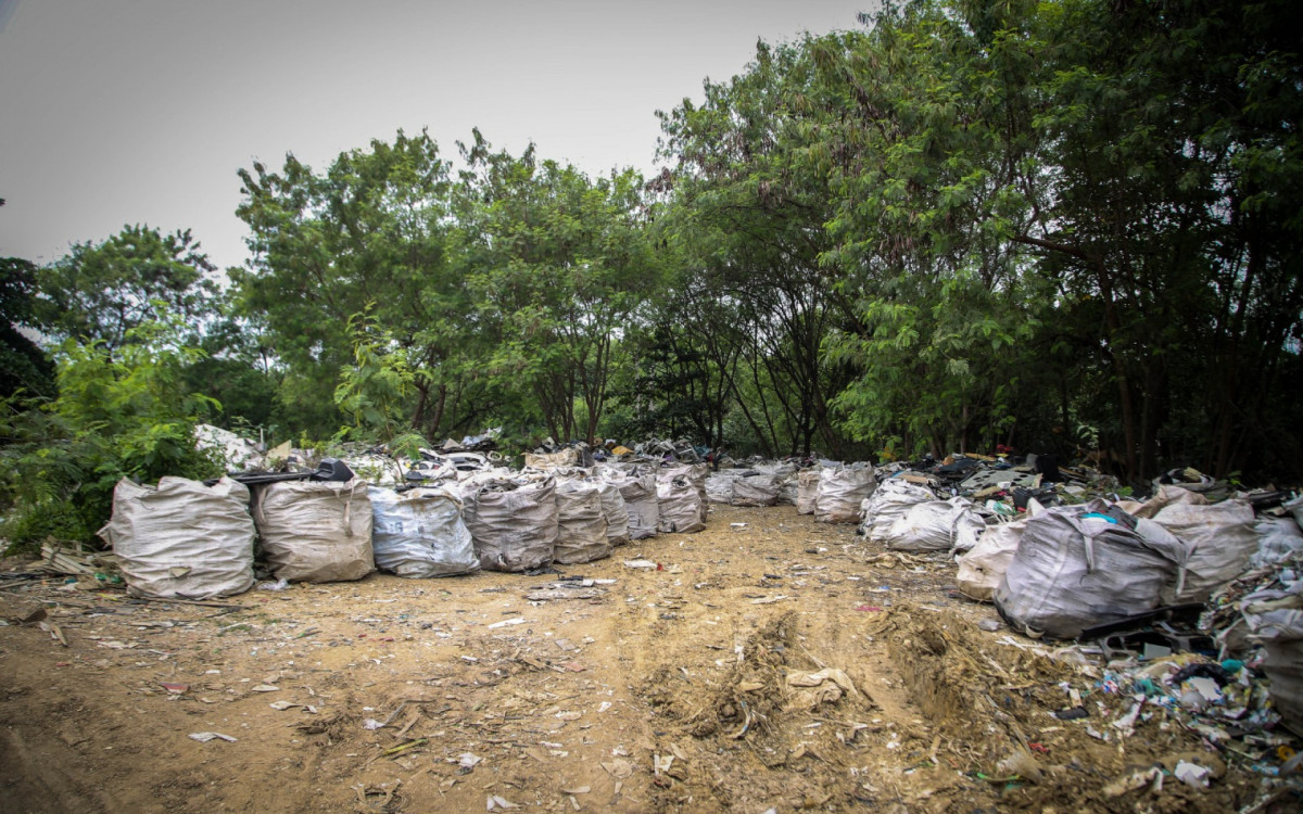 Lixo era despejado irregularmente em aterro sanitário clandestino no Jardim Gramacho