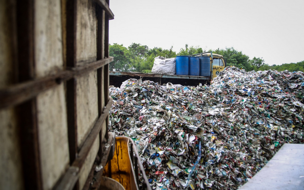 Lixo era despejado irregularmente em aterro sanitário clandestino no Jardim Gramacho