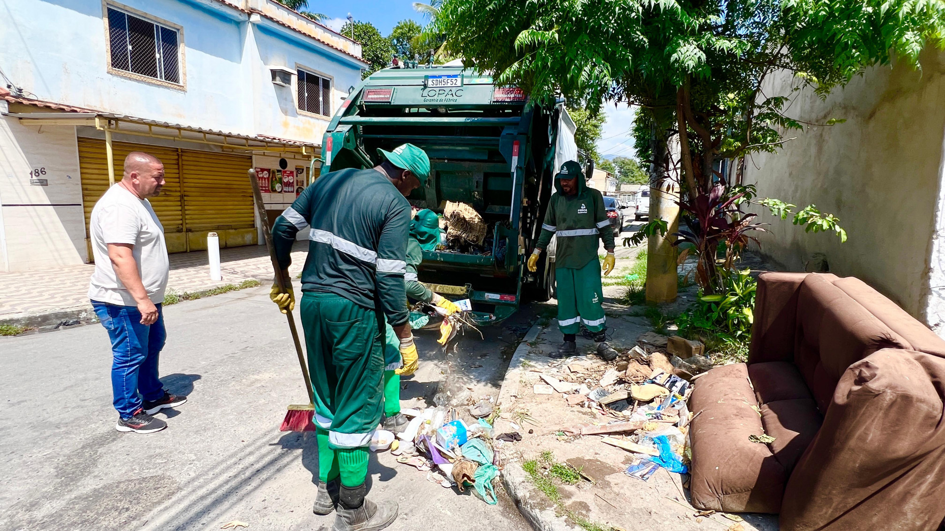 O secret&aacute;rio Cristiano Pontes (E) destacou os servi&ccedil;os de limpeza feitos em Heli&oacute;polis, Piam e Xavantes - PMBR / Divulga&ccedil;&atilde;o