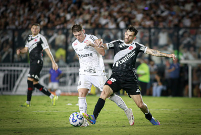 Garré exalta torcida do Vasco e comenta estreia em São Januário: 'Desfrutei muito'