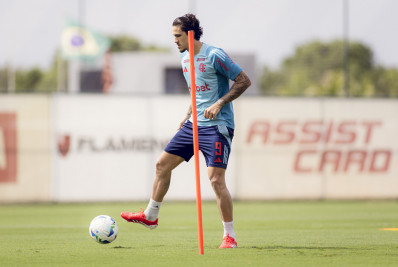 Recuperado de lesão, Pedro volta a treinar com o elenco do Flamengo