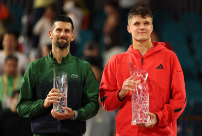Jovem surpreende e impede 100º título de Djokovic ao vencer o Masters 1000 de Miami