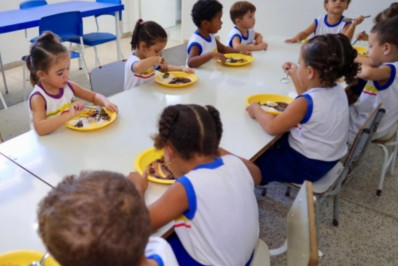 Alimentação escolar de qualidade na rede municipal para mais de oito mil alunos
