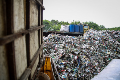 Operação identifica 15 empresas suspeitas de descartar lixo em aterro clandestino na Baixada