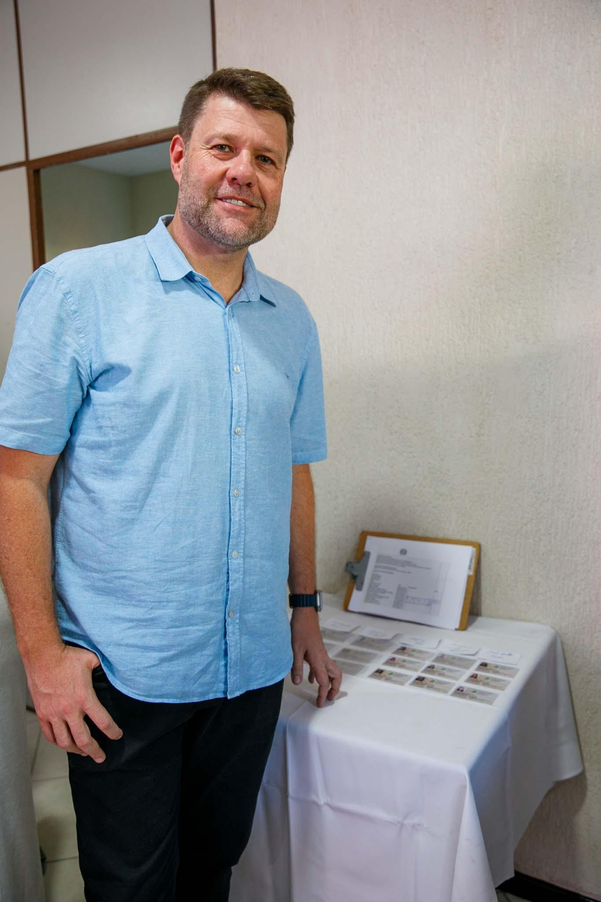 Tutuca fez a entrega das carteiras dos artesãos - João Miguel Junior