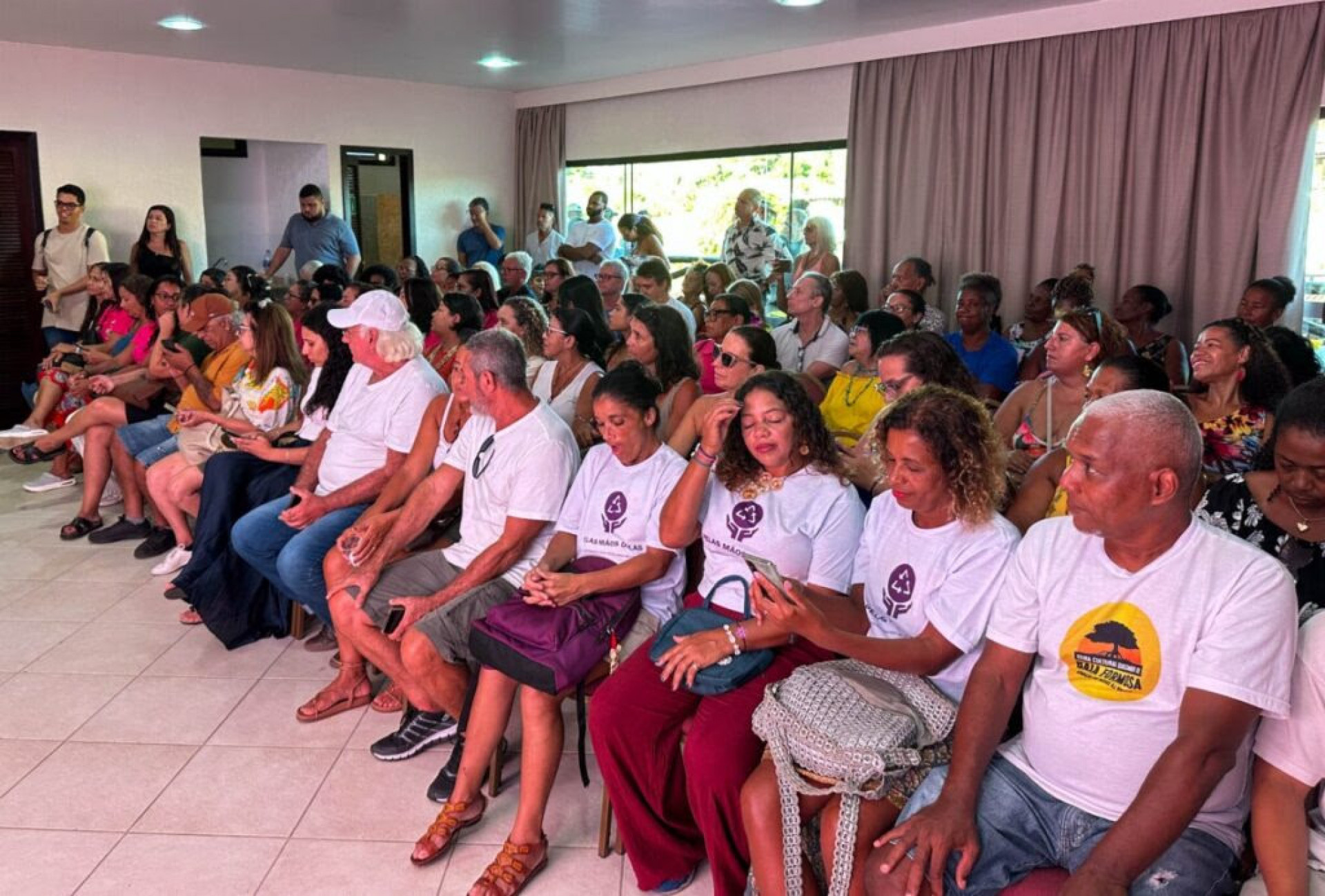 Artesãos aguardando entrega de carteiras - Ascom 