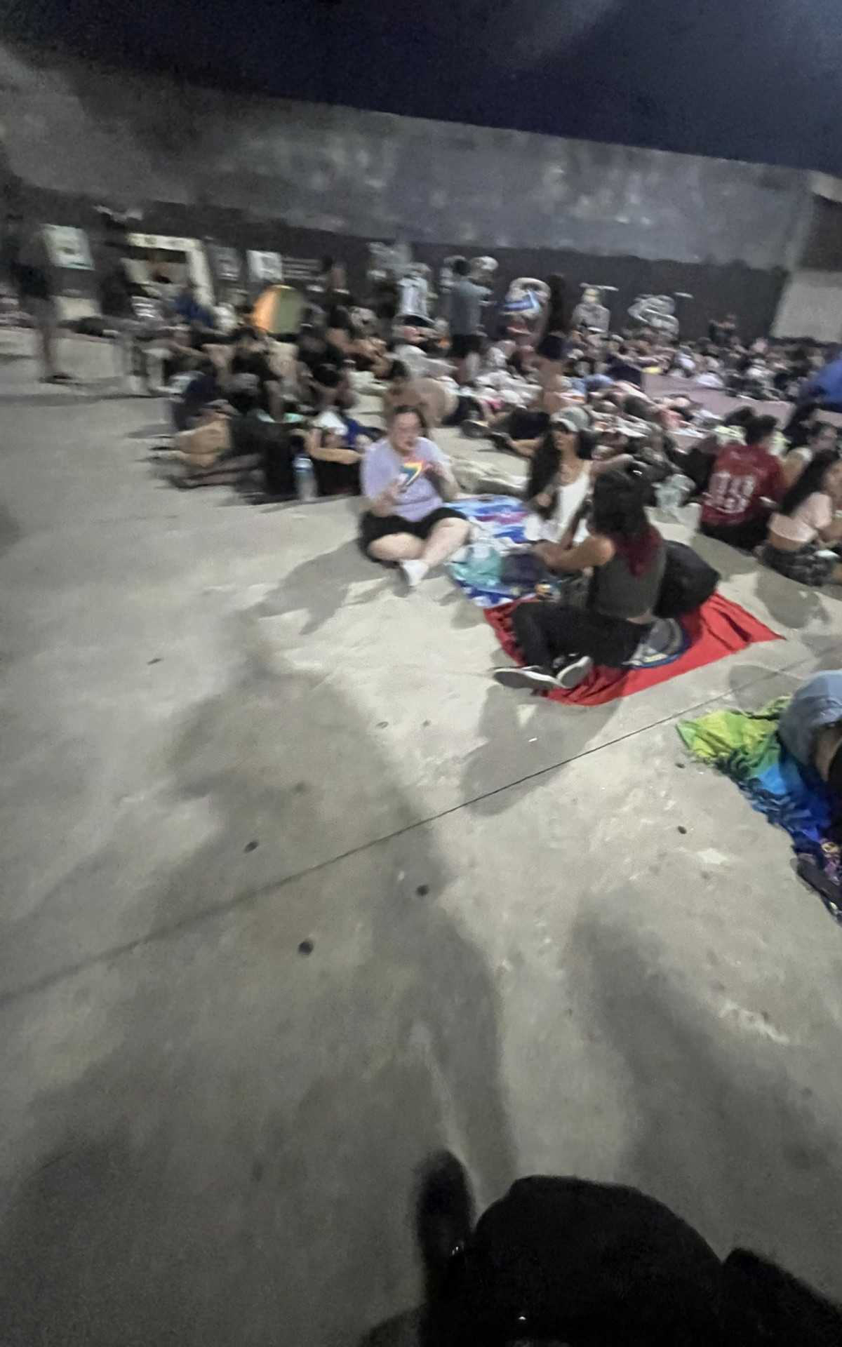 Na véspera do show do Stray Kids, fãs se aglomeram na porta do Engenhão, na Zona Norte - Reprodução/X