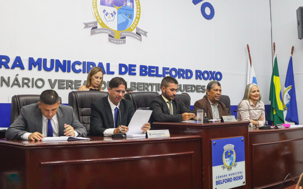 A sessão que aprovou a criação da Força Tática Municipal foi comandada pelo presidente Markinhos Gandra (ao centro)