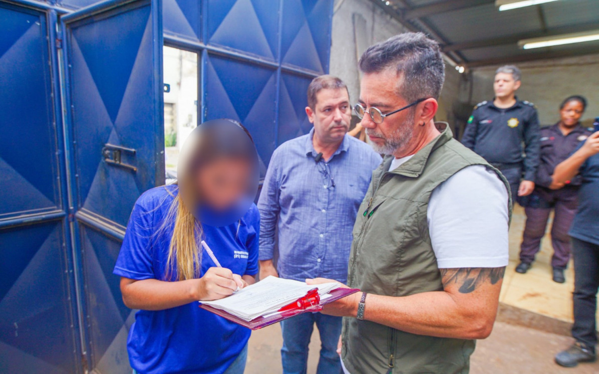 A responsável pela empresa recebeu o auto de infração e interdição com uma multa de R$ 219 mil