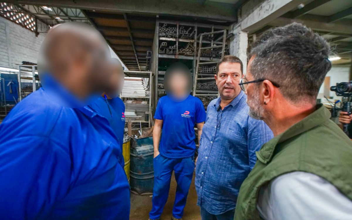 A operação resultou na interdição da empresa do ramo de marcenaria e serralheria no Parque Tietê