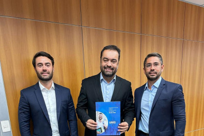 Representantes de universidade itaperunense visitam governador 