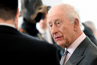 Rei Charles III retoma agenda oficial após pausa no tratamento contra o câncer