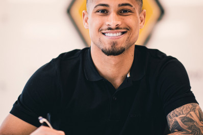 Cria do Flamengo, João Gomes renova com o Wolverhampton
