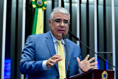 Senador do Novo doa salário a associação de familiares de presos dos atos golpistas de 8 de janeiro