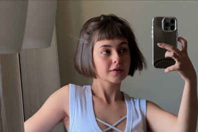 Klara Castanho recebe elogio de Maisa em clique com barriga à mostra