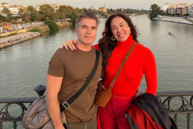 Claudia Raia compartilha fotos de viagem com Jarbas Homem de Mello